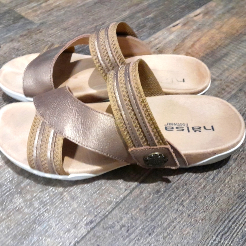 Halsa slip ons